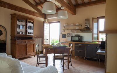 Cassiopea: Gabinetes, Mueble, Propiedad, Mostrador, Silla, Madera, Mesa, Encendiendo, Diseño De Interiores, Cocina