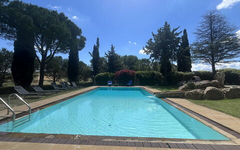 Maremma Retreat: Agua, Cielo, Nube, Planta, Tiempo De Día, Propiedad, Árbol, Azur, Piscina, Rectángulo