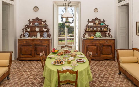 Masseria Tagliente: Mesa, Mueble, Gabinetes, Silla, Cajón, Diseño De Interiores, Madera, Marco, Edificio, Decoración