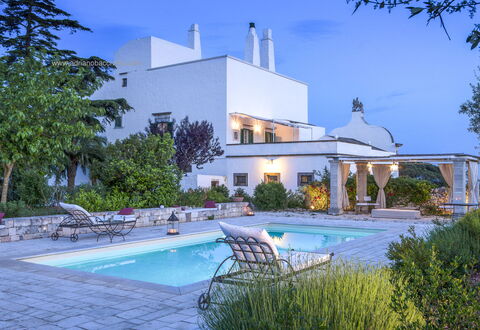 Masseria Tagliente: Agua, Planta, Cielo, Propiedad, Edificio, Piscina, Azur, Árbol, Cuerpo De Agua, Ocio