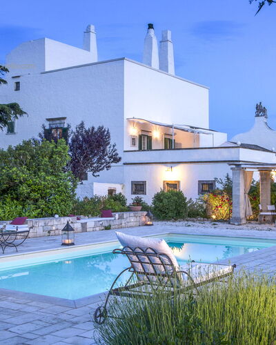 Masseria Tagliente: Agua, Planta, Cielo, Propiedad, Edificio, Piscina, Azur, Árbol, Cuerpo De Agua, Ocio