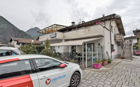 Casa Elisa: Rueda, Nube, Coche, Cielo, Vehículo, Edificio, Planta, El Diseño De Automóviles, Neumático En