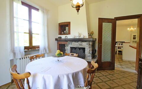 Casa Il Prato: Mueble, Propiedad, Mesa, Ventana, Silla, Diseño De Interiores, Madera, Manteles, Suelo, Bienes Raíces
