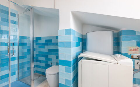 Conero Bluloft: Azul, Piso, Suelo, Diseño De Interiores, Arreglo De Tubería, Loseta, Material Compuesto, Baño, Plomería, Baño