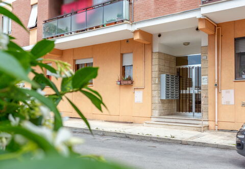 Conero Bluloft: Edificio, Propiedad, Planta, Ventana, Arquitectura, Barrio, Pared, Casa, Bienes Raíces, Barrio Residencial