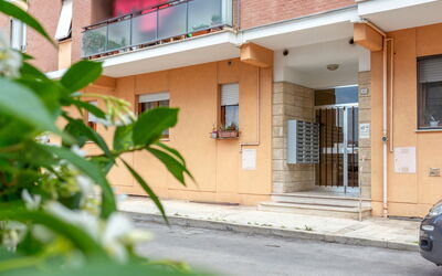 Conero Bluloft: Edificio, Propiedad, Planta, Ventana, Arquitectura, Barrio, Pared, Casa, Bienes Raíces, Barrio Residencial