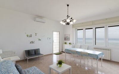 Rome'S Beach House 1