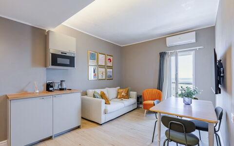 Suite Mareconero: Mueble, Propiedad, Sofá, Comodidad, Planta De Casa, Madera, Sala, Marco, Diseño De Interiores, Naranja