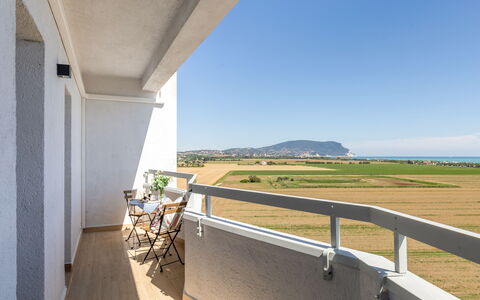 Suite Mareconero: Cielo, Tiempo De Día, Edificio, Planta, Azur, Madera, Porche, Maceta, Cerca, Casa