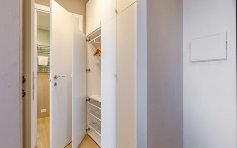 Suite Mareconero: Edificio, Madera, Puerta, Suelo, Piso, Baño, Casa, Madera Dura, Techo