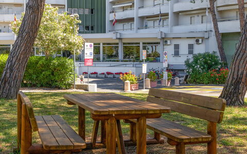Suite Mareconero: Planta, Mueble, Ventana, Edificio, Mesa, Flor, Banco Al Aire Libre, Mueble Para Exteriores, Mesa Al Aire Libre, Sombra