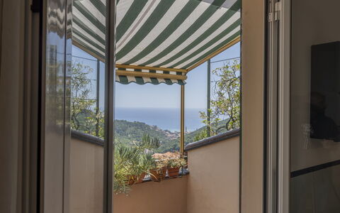 Emma House, Terrace and Sea View, Moneglia: Propiedad, Edificio, Cielo, Planta, Ventana, Sombra, Madera, Arquitectura, Diseño De Interiores