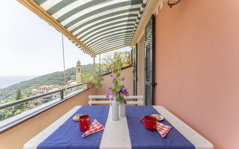 Emma House, Terrace and Sea View, Moneglia: Mesa, Edificio, Mueble, Planta, Maceta, Planta De Casa, Diseño De Interiores, Silla, Mueble Para Exteriores, Ocio