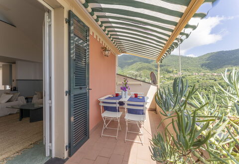 Emma House, Terrace and Sea View, Moneglia: Mesa, Planta, Mueble, Edificio, Silla, Sombra, Nube, Planta De Casa, Mueble Para Exteriores, Arquitectura