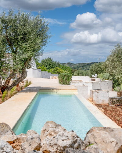 Villa La Selva: Agua, Nube, Propiedad, Planta, Cielo, Paisaje Natural, Árbol, Cuerpo De Agua, Piscina, Hierba