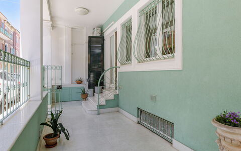 Suite Oltremare: Propiedad, Edificio, Planta, Estante, Diseño De Interiores, Planta De Casa, Suelo, Piso, Maceta, Bienes Raíces