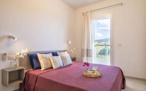 Valledoria 19: Mueble, Propiedad, Ventana, Textil, Encendiendo, Diseño De Interiores, Comodidad, Madera, Piso