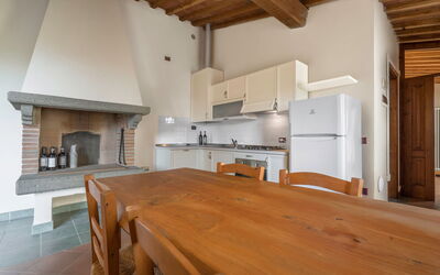 Torre 1: Madera, Piso, Techo, Diseño De Interiores, Mueble, Casa, Suelo, Cocina, Gabinetes, Habitación