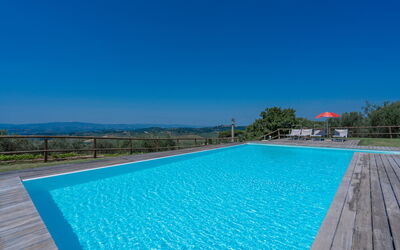 Le Fonti Apartments With Ac Near Siena: Agua, Cielo, Propiedad, Planta, Piscina, Azur, Rectángulo, Edificio, Cuerpo De Agua, Árbol