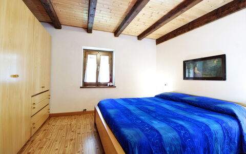 Baita a Pieve Tesino Mountain And Lake: Mueble, Ventana, Edificio, Comodidad, Madera, Cama, Casa, Diseño De Interiores, Suelo