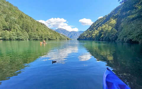 Baita a Pieve Tesino Mountain And Lake: Agua, Los Recursos Hídricos, Cuerpo De Agua, Accidentes Geográficos Montañosas, Naturaleza, Montaña, Corriente De Agua, Barco, Camino Acuático, Paisaje Natural