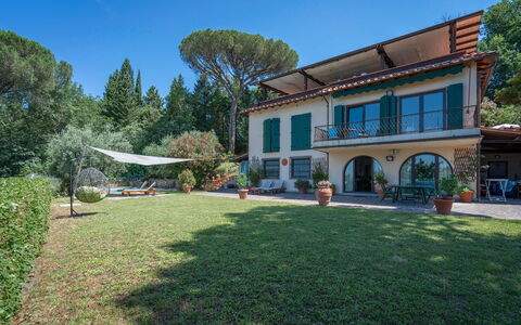Chianti Hills Apartment, Pool, Ac: Planta, Propiedad, Ventana, Cielo, Árbol, Edificio, El Terreno Del Lote, Hierba, Sombra, Ocio