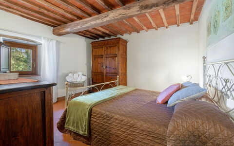 Chiara House In Galenda, Chianti, Pool And Nature: Mueble, Edificio, Comodidad, Madera, Diseño De Interiores, Gabinetes, Cama, Suelo, Casa, Piso