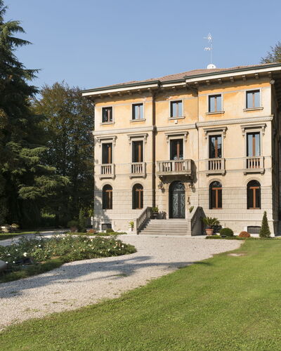 Villa Paola In Padova With Ac: Planta, Edificio, Propiedad, Cielo, Ventana, Árbol, Hierba, Fachada, Tintes Y Sombras