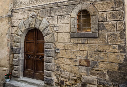 Rose's Palace: Propiedad, Ventana, Madera, Puerta, Enladrillado, Arquitectura, Edificio, Ladrillo, Fachada