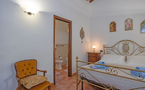 La Montanina: Propiedad, Mueble, Madera, Encendiendo, Diseño De Interiores, Piso, Suelo, Comodidad, Pared, Marco De La Cama