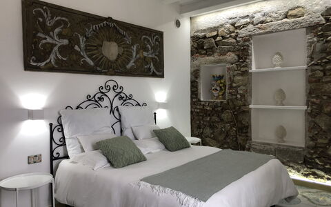 San Noto House With Pool Ac Wifi: Mueble, Propiedad, Marco, Planta, Comodidad, Edificio, Marco De La Cama, Diseño De Interiores, Madera, Encendiendo