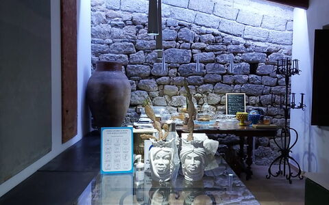 San Noto House With Pool Ac Wifi: Mueble, Mesa, Madera, Edificio, Diseño De Interiores, Suelo, Piso, Sala, Cocina, Madera Dura