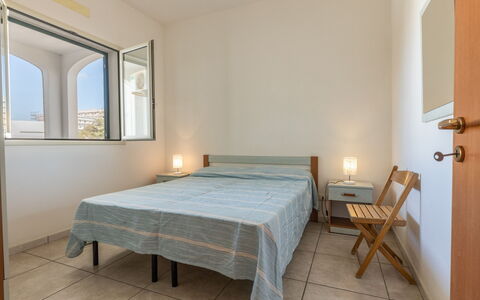 Andromeda Apartment In Gallipoli: Propiedad, Mueble, Comodidad, Ventana, Madera, Edificio, Textil, Cama, Piso, Diseño De Interiores