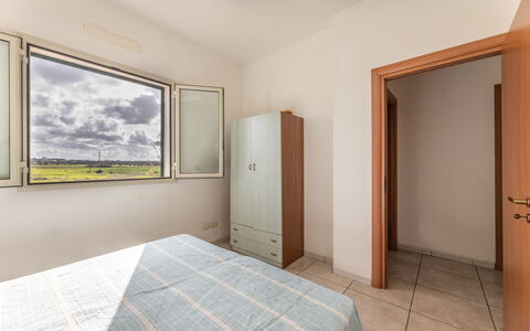 Andromeda Apartment In Gallipoli: Mueble, Edificio, Madera, Ventana, Piso, Diseño De Interiores, Suelo, Sombra, Pintar