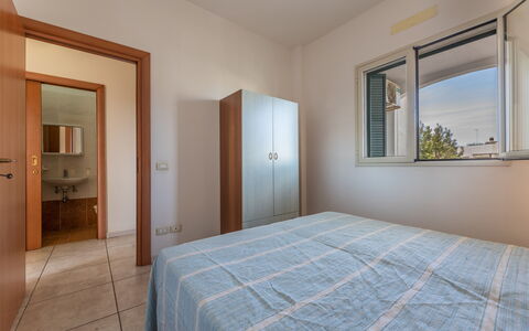 Andromeda Apartment In Gallipoli: Espejo, Mueble, Propiedad, Edificio, Ventana, Azur, Madera, Puerta, Encendiendo