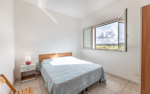 Andromeda Apartment In Gallipoli: Mueble, Propiedad, Edificio, Comodidad, Madera, Textil, Marco De La Cama, Ventana, Diseño De Interiores