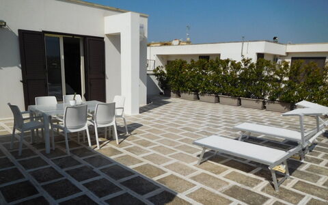 Loft San Giovanni in Gallipoli: Propiedad, Mueble, Cielo, Edificio, Sombra, Mueble Para Exteriores, Arquitectura, Planta, Diseño De Interiores, Silla