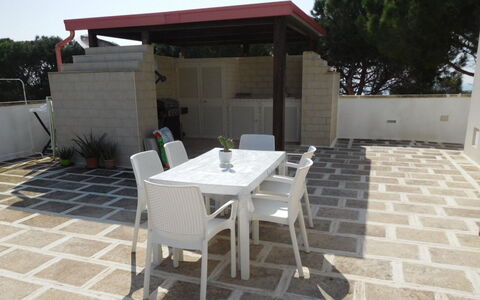 Loft San Giovanni in Gallipoli: Mueble, Propiedad, Mesa, Silla, Edificio, Sombra, Cielo, Mueble Para Exteriores, Árbol, Diseño De Interiores