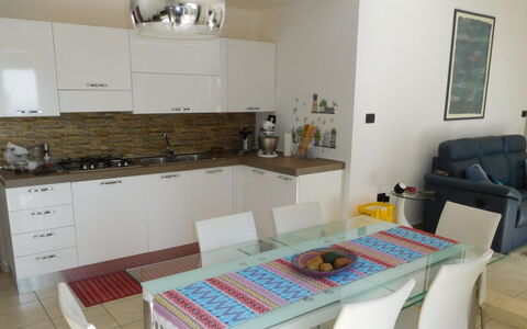 Loft San Giovanni in Gallipoli: Gabinetes, Propiedad, Mostrador, Mueble, Grifo, Lavabo, Fregadero, Diseño De Interiores, Marco, Sofá