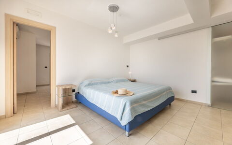 Loft San Giovanni in Gallipoli: Diseño De Interiores, Piso, Suelo, Habitación, Techo, Cama, Habitación, Mueble, Sábana, Lecho