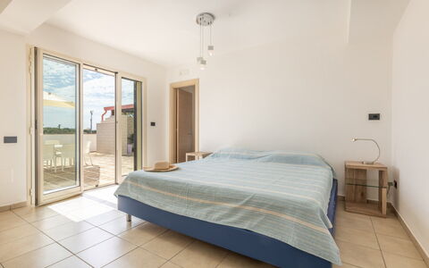 Loft San Giovanni in Gallipoli: Suelo, Piso, Diseño De Interiores, Techo, Departamento, Habitación, Habitación, Manchas De Madera, Cama, Silla