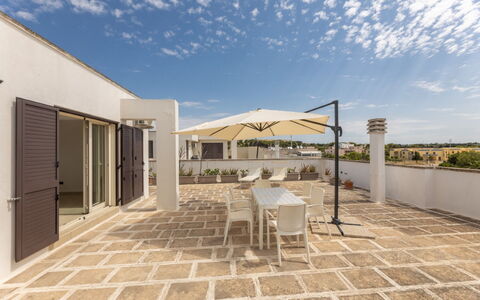 Loft San Giovanni in Gallipoli: Piso, Suelo, Loseta, Losa, Diseño, Silla, Planta De Casa, Cocina Y Comedor Mesa, Patio