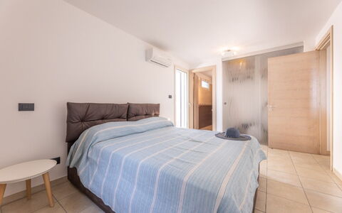 Loft San Giovanni in Gallipoli: Cama, Diseño De Interiores, Habitación, Suelo, Piso, Mueble, Sábana, Lecho, Madera, Habitación