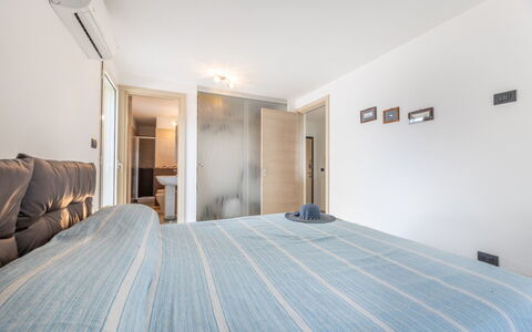 Loft San Giovanni in Gallipoli: Cama, Diseño De Interiores, Mueble, Habitación, Piso, Suelo, Pared, Habitación, Sábana, Madera
