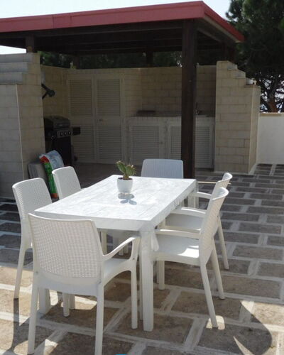 Loft San Giovanni in Gallipoli: Mueble, Propiedad, Mesa, Silla, Edificio, Sombra, Cielo, Mueble Para Exteriores, Árbol, Diseño De Interiores