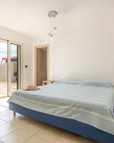 Loft San Giovanni in Gallipoli: Suelo, Piso, Diseño De Interiores, Techo, Departamento, Habitación, Habitación, Manchas De Madera, Cama, Silla