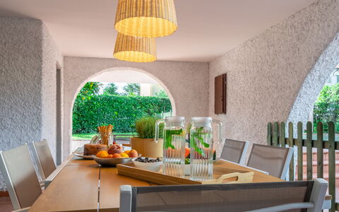 Villa i Portici: Mesa, Mueble, Propiedad, Planta, Verde, Madera, Diseño De Interiores, Piso, Suelo, Cocina