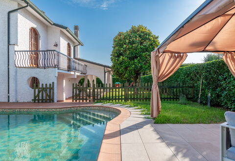 Villa i Portici: Agua, Planta, Cielo, Propiedad, Ventana, Edificio, Azur, Piscina, Arquitectura, Árbol