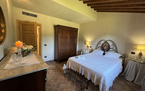 Casa Viviani: Mueble, Propiedad, Gabinetes, Edificio, Mesa, Madera, Diseño De Interiores, Comodidad, Suelo, Marco De La Cama