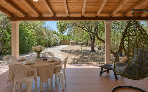 La Casa dei Nonni: Madera, Mueble, Mueble Para Exteriores, Sombra, Recurso, Silla, Jardín, Estructura Al Aire Libre, Mesa Al Aire Libre, Eco Hotel